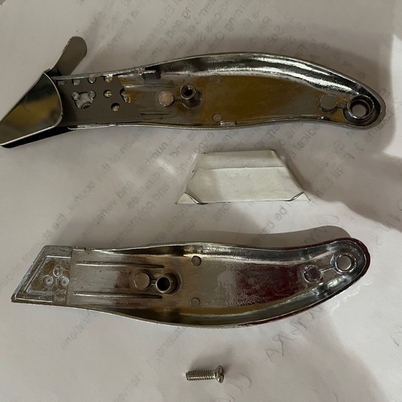 Lewis K310 Safety Utility Knife. 2 blades. Sturdy, Metal.Like New, Unused. - Picture 5 of 5